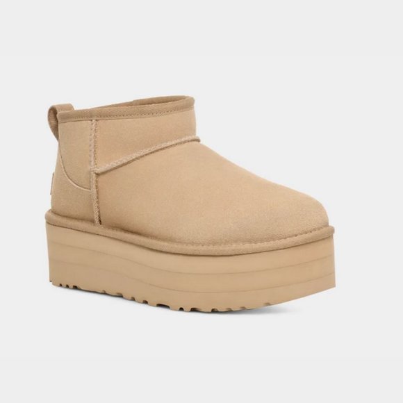 NEW! UGG MINI PLATFORM Unisex Women size 12 Men Size 11....